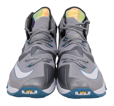 2015 LeBron James Game Used Sneakers from November 19, 2015 Second Half (MEARS)